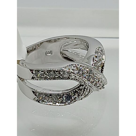 Elegant Vintage Jewelry Sterling Silver Cross-Over Simulated Diamond Ring Size 5 - Picture 3 of 12